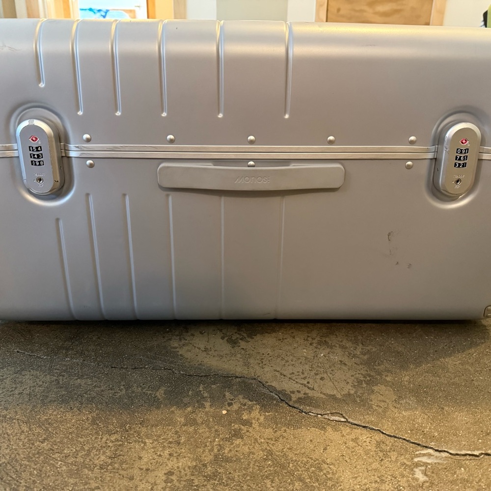 Monos Trunk Silver Hard Shell Suitcase - Picture 9 of 15